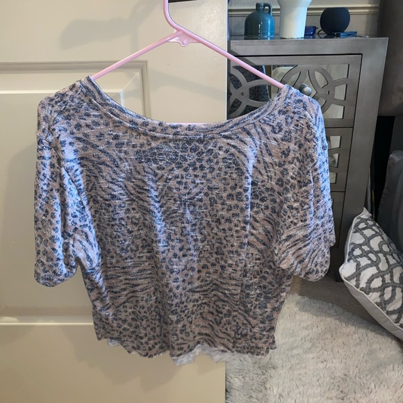 Lulus Cheetah print semi cropped shirt - Picture 2 of 2
